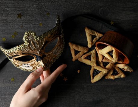 a-mask-with-traditional-cookies-for-the-day-of-pur-2024-02-13-21-15-05-utc-scaled-r1qoxovig6xwx5g81dhjk4wqwow72dnfvhlr3he34a